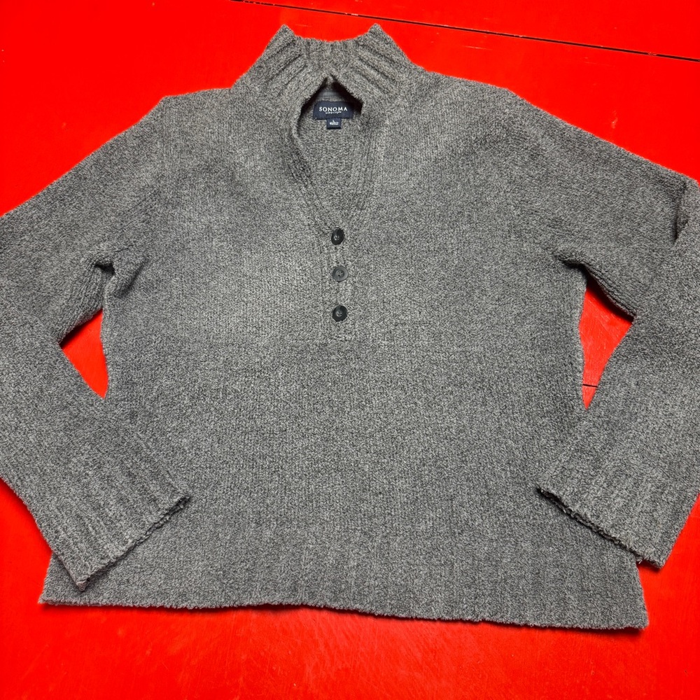 SONOMA GRAY SWEATER COLLAR AND 3/4 BUTTON